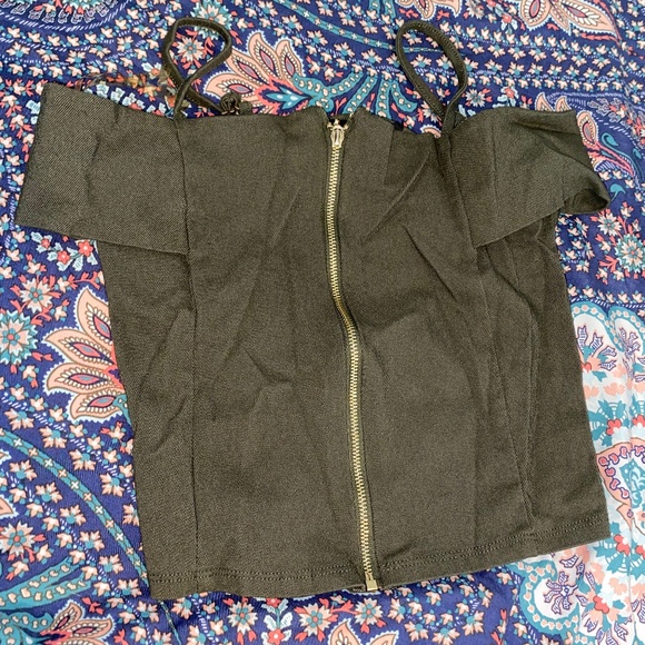 Haute Monde Adjustable Spaghetti Strap Off Shoulder Front Zip up Crop Top - Picture 6 of 7